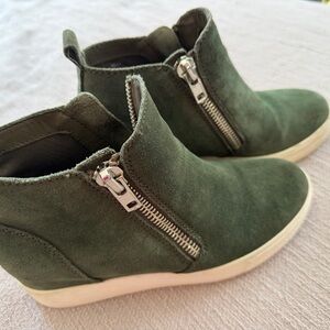 Steve Madden Wedgie Green Suede Wedge Sneakers Size 6.5 EUC